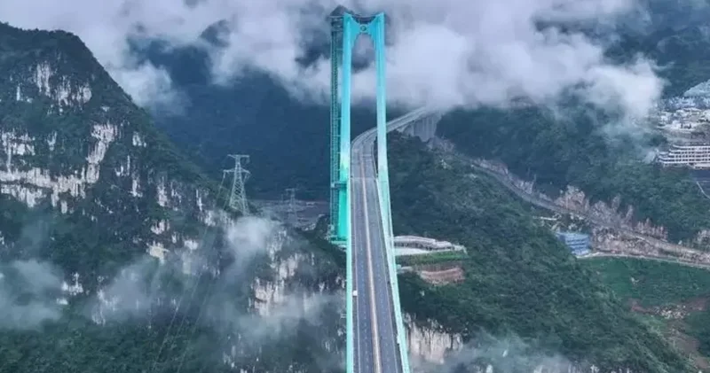 Dünyanın en yükseği: 2 saatlik yol 2 dakikaya indi, rekor sürede bitti