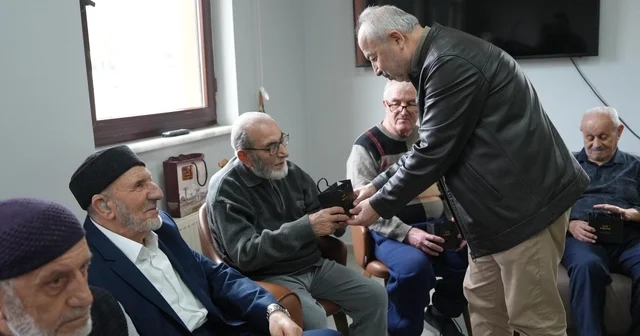 Düzce Belediyesi yaşlıları yine unutmadı Alzheimer Merkezi nin misafirleriyle buluştular Düzce Haberleri