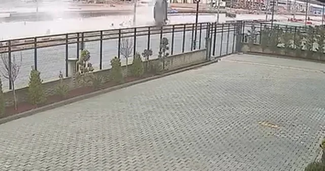 Hızla su birikintisine giren otomobil takla attı Uzmanı uyardı: Su birikintisinden geçerken dikkat edin Konya Haberleri