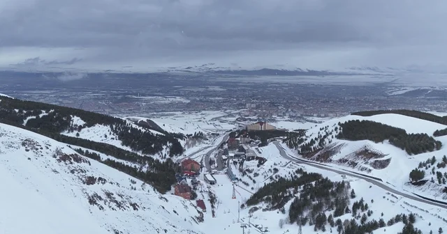Kar kalınlığının 240 santimetre ölçüldüğü Palandöken de kayak sezonu uzadı Erzurum Haberleri
