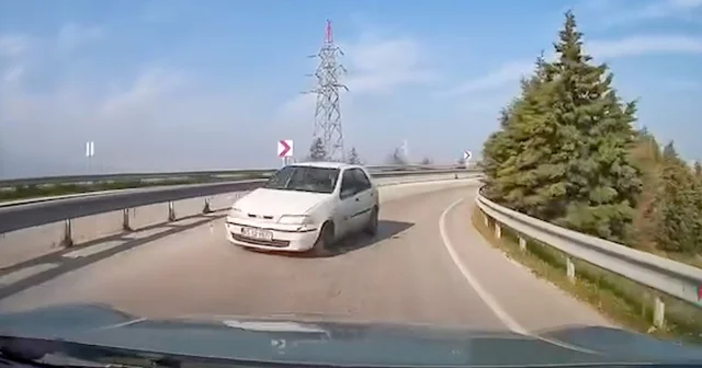 Ters yönde seyir eden araç faciaya davet çıkardı Manisa Haberleri