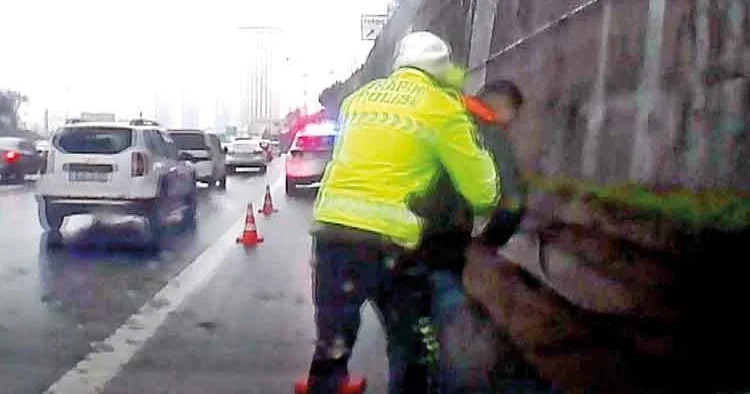 Boğulmaktan polis kurtardı... Heimlich manevrasıyla hayata tutundu