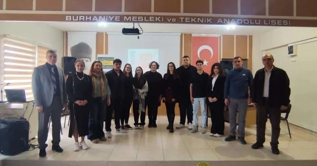 Burhaniye de Geleceğe Çare etkinliklerinde münazara yarışmaları başladı Balıkesir Haberleri