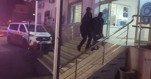 Hırsızlık suçundan 32 yıl hapis cezayla aranan hükümlü, çalıntı motosikletle dolaşırken yakalandı Adana Haberleri