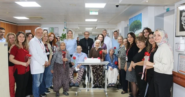 Yaşlılar haftasında palyatif servis hastalarına moral ziyareti İzmir Haberleri