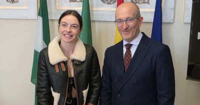 Melis Sezen, Torvizcón un Şeref Defteri ni imzaladı