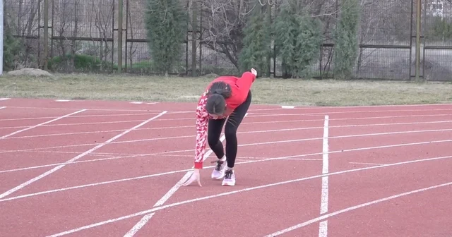 Eskişehirli milli atlet Edanur Tulum, Balkan Şampiyonası nda 30 yıl sonra gelen altının gururunu yaşıyor Antrenör Gökhan Dede: Başarımızın sırrı; güven, disiplin ve dört ayaklı bir masa gibi ortak çalışmak Eskişehir Haberleri