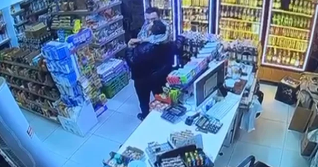 Alkollü iş yeri sahibinin tartıştığı müşteriyi öldürdüğü anlar kamerada Antalya Haberleri