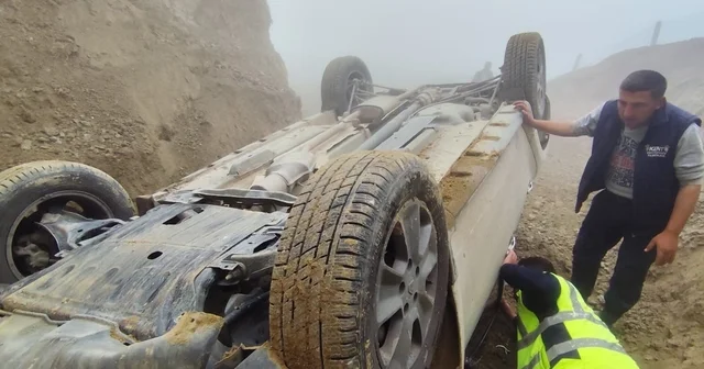 Kontrolden çıkan otomobil DESKİ tarafından açılan çukura yuvarlandı; 1 yaralı Denizli Haberleri