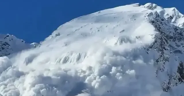 Karlı kaplı dağa ateşledi: Tanksavar topuyla dağa ateş ederek çığ düşürdü VİDEO İZLE
