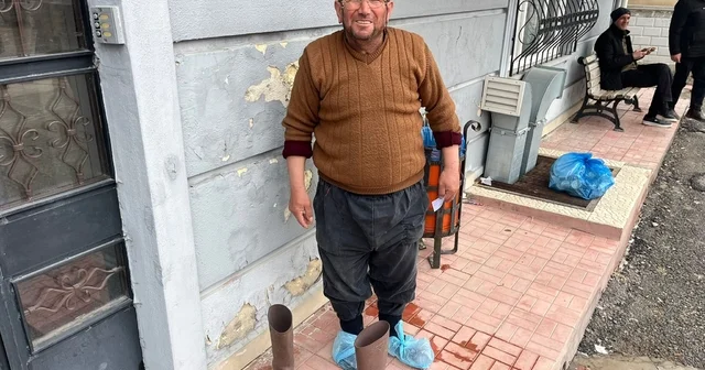 Kirli çizmelerini çıkarıp galoşla aile sağlığı merkezine girdi Malatya Haberleri