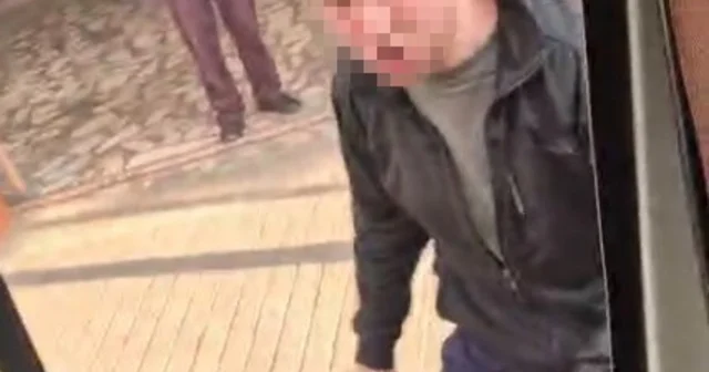 Minibüste taciz iddiası bıçaklı gerginliğe dönüştü Yolcu minibüsünde taciz şüphelisi ile şoför birbirine bıçak çekti İzmir Haberleri