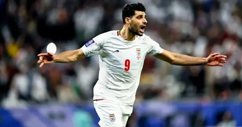 İsrailli futbolcuyla formaları değişti! İranlı dünya yıldızına tepki yağdı