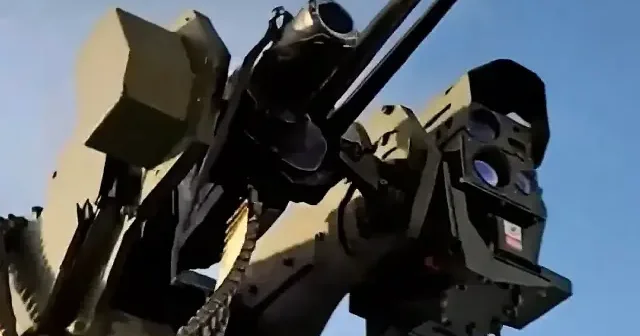 MKE TOLGA sahnede: Kamikaze dronlara karşı yakın kalkan gücünü gösterdi VİDEO İZLE