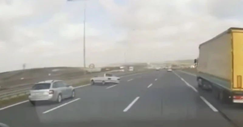 Makas atan sürücü bariyere çarptı: O anlar kamerada
