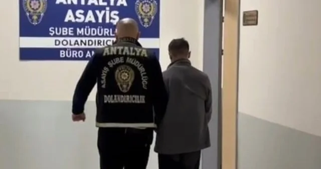 Kendisi MİT görevlisi olarak tanıtıp vatandaşı dolandıran şüpheli suçüstü yakalandı Antalya Haberleri