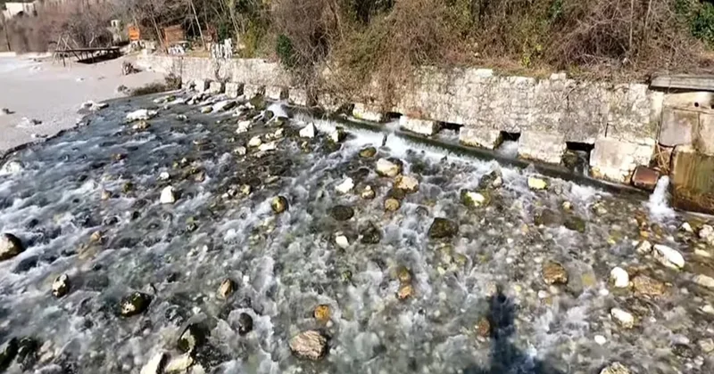Dünyanın en kısa nehri burnumuzun dibine dökülüyor: Birkaç adımda bitiyor Sözcü Gazetesi