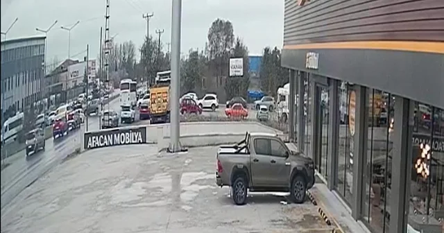 Kırklareli deki zincirleme kazada 5 kişi yaralandı; kaza anı kamerada Kırklareli Haberleri