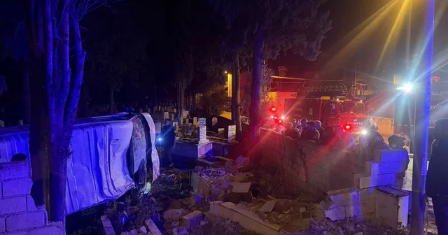 Köşk te minibüs mezarlığa uçtu: 3 yaralı Aydın Haberleri