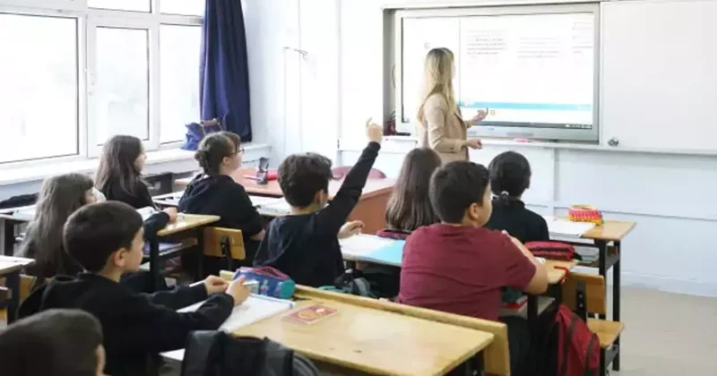 Milyonlarca öğretmen merakla bekliyordu: Takvim belli oldu