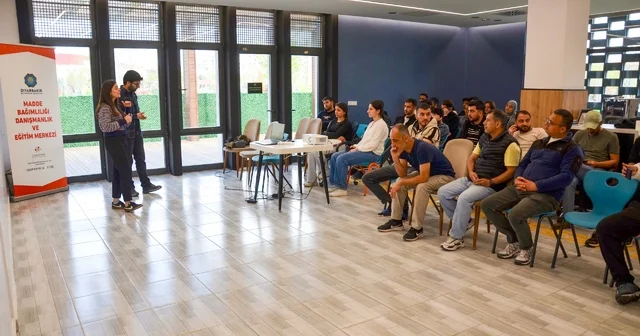 Kütüphanelerde bağımlılıkla mücadeleye yönelik farkındalık eğitimi Diyarbakır Haberleri