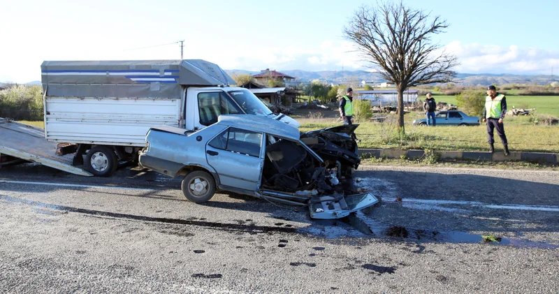 Araç ikiye bölündü, sürücü kurtarılamadı Son dakika haberleri