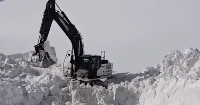 Kar kalınlığının 5 metreye ulaştığı Faraşin Yaylası nın yolu açıldı VİDEO İZLE