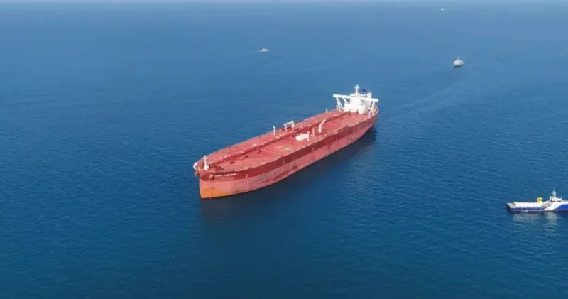 Hürmüz’de abluka delindi! Yaptırım listesindeki tanker sessizce geçti