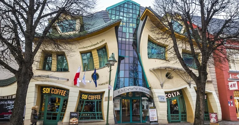 Güneşin altında eriyen bina: Bakan gözlerine inanamıyor ama gerçek Sözcü Gazetesi