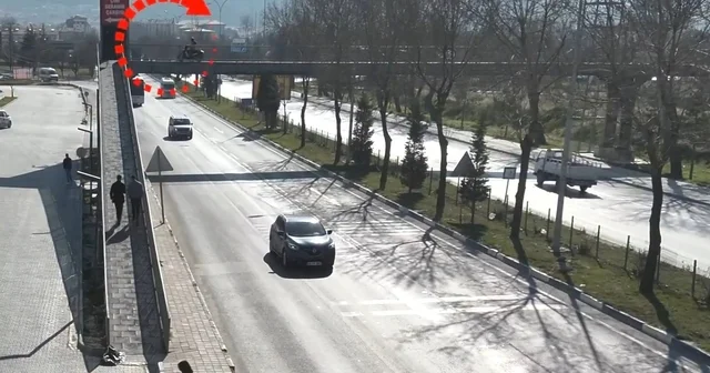 Kütahya İl Emniyet Müdürlüğü nden motosiklet sürücülerine yaya üst geçidi uyarısı Kütahya Haberleri