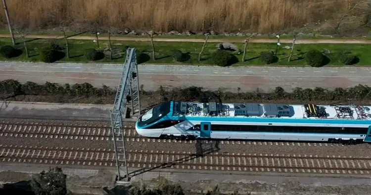 Türkiye’nin ilk yerli hızlı treni 2 günde rekor hıza ulaştı
