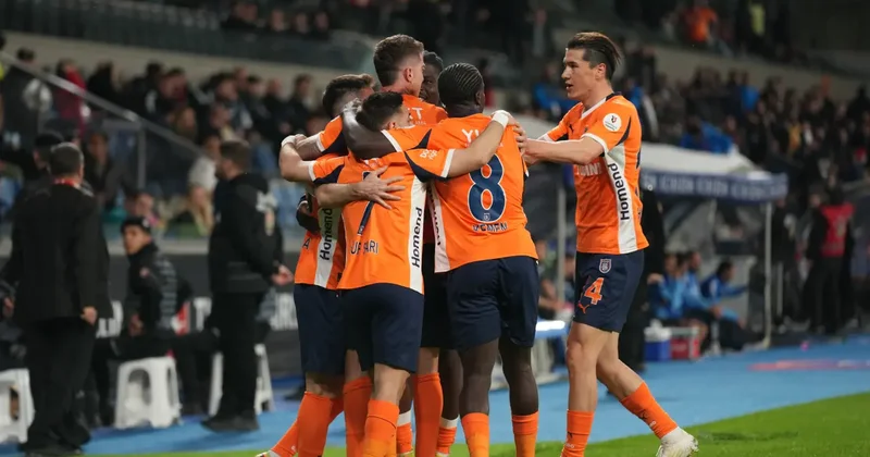 İstanbul derbisi nefesleri kesti! 4 gol 1 kırmızı kart