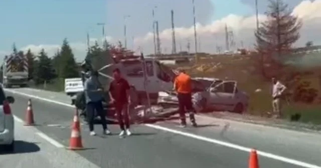 Yol şeridi çeken araca otomobil çarptı Eskişehir Haberleri