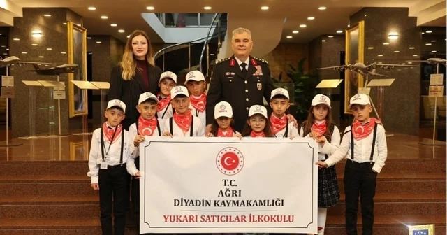 Diyadinli öğrenciye 23 Nisan da unutulmaz görev Ağrı Haberleri
