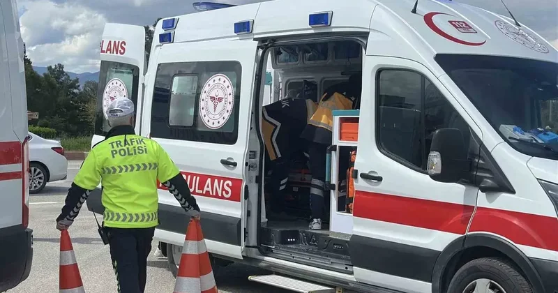 Burdur’da otomobil ile motosiklet çarpıştı: 2 yaralı