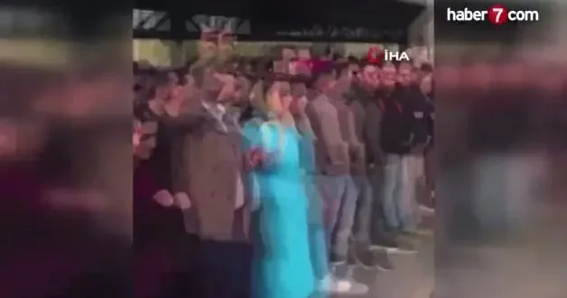 Vatandaş çileden çıktı: Metrobüsün önünü kestiler!