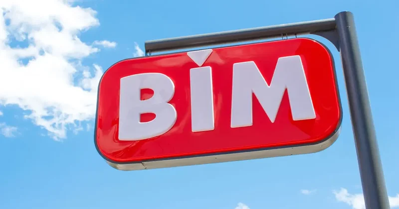 28 Nisan 2026 tarihli BİM Aktüel kataloğu: Timberland çantalar, 4K TV, Kangal sucuk...