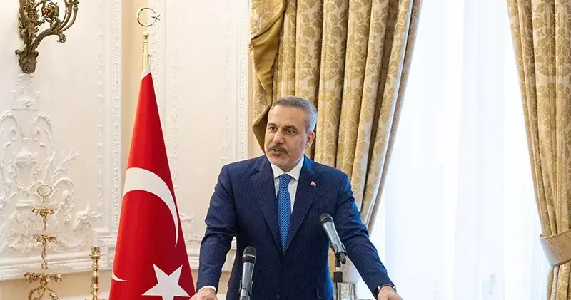 Dışişleri Bakanı Fidan, Londra’da Türk iş insanlarıyla buluştu