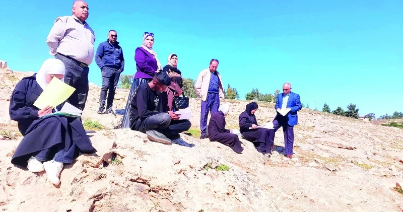 Dikenli tellere eğitimle direniyorlar Dünya Haberleri