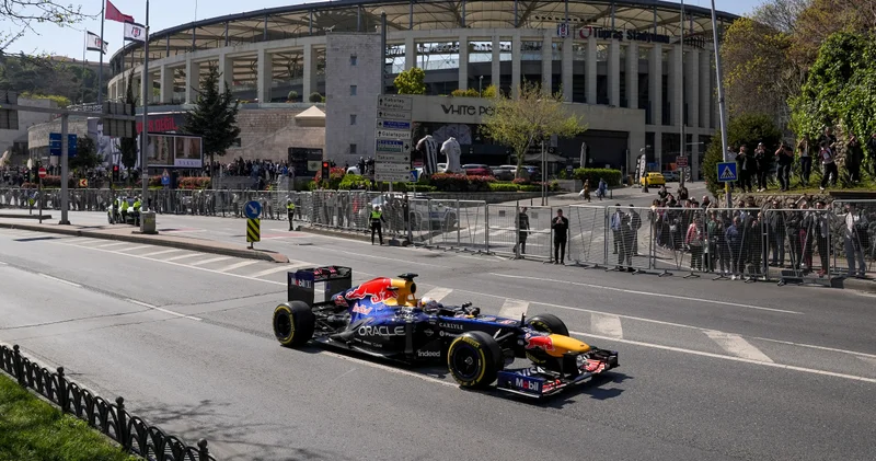 İstanbul sokaklarında Formula 1 gösterisi