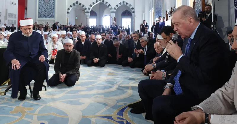 Törende Asr ı Şerif okudu, 333 hafız öğrenciyle fotoğraf çektirdi