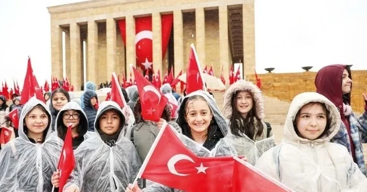 Yağmur çamur demedik atam sana geldik