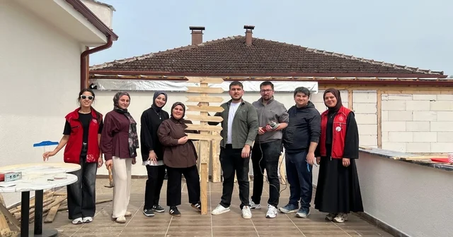 Kullanılmayan paletler tabelaya dönüştü Düzce Haberleri