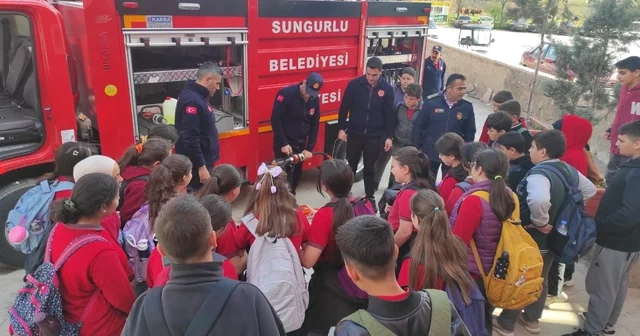İtfaiye ekiplerinden öğrencilere eğitim Çorum Haberleri
