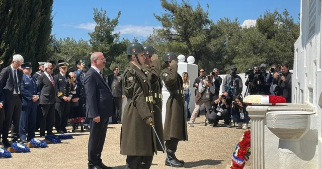 Çanakkale Kara Savaşları nın 111 inci yıl dönümünde şehitler anıldı (2) Çanakkale Haberleri
