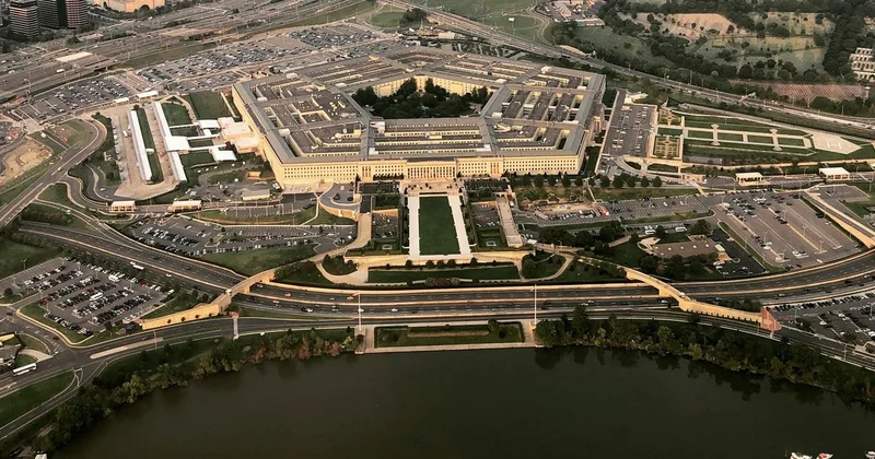 Pentagon yakınlarında otobüs kazası: 23 yaralı