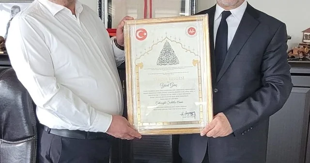 Cami yaptıran hayırsever iş insanlarına takdir belgesi takdim edildi Afyonkarahisar Haberleri