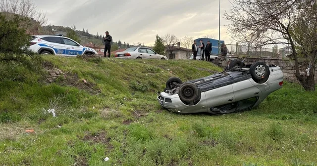 İzinsiz aldığı otomobille kaza yaptılar: 2 yaralı Kayseri de virajı alamayan ehliyetsiz sürücü şarampole yuvarlandı Kayseri Haberleri