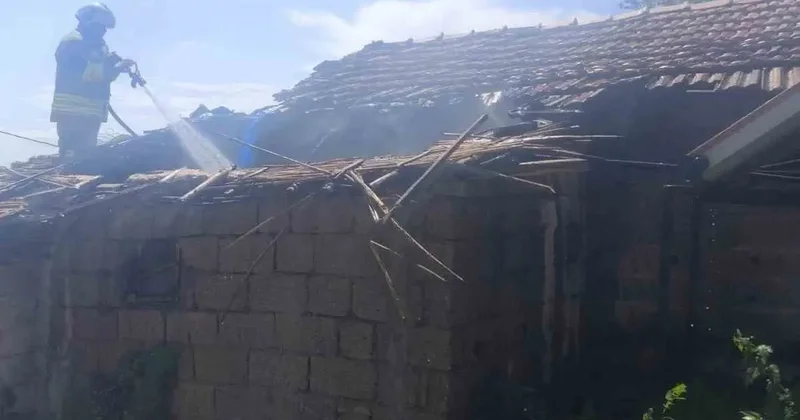 Kumlu’da müstakil ev yangını