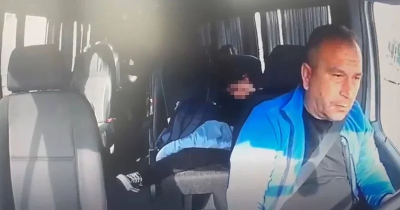 İstanbul’da okul servisi ile kamyonet kafa kafaya çarpıştı... Uyuyan öğrenci koridora düştü! Son dakika haberleri